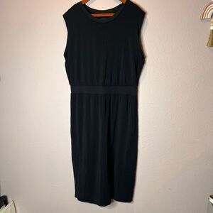 Athleta Santorini Cinch Dress in black, sleeveless midi minimalist